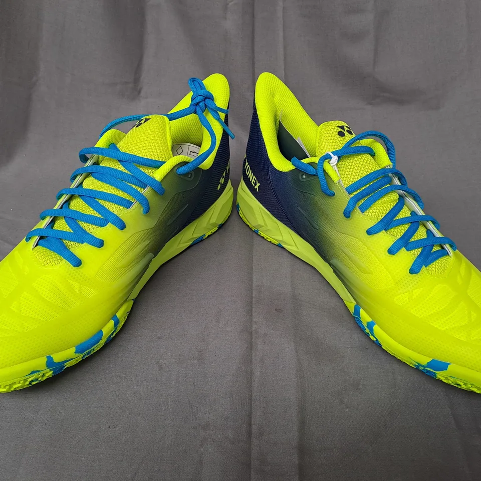 BOXED PAIR OF YONEX POWER CUSHION CASCADE DRIVE SHOES IN BLUE/YELLOW UK SIZE 8.5