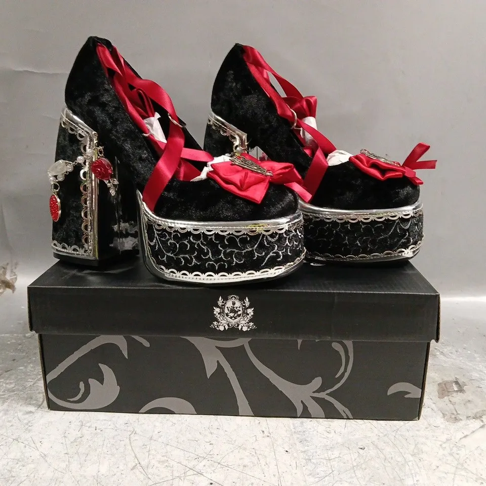 BOXED PAIR OF KOI TWILIGHT SAGA THE COLD ONES MIDNIGHT VELVET ORNATE HEELS IN BLACK SIZE UK 3