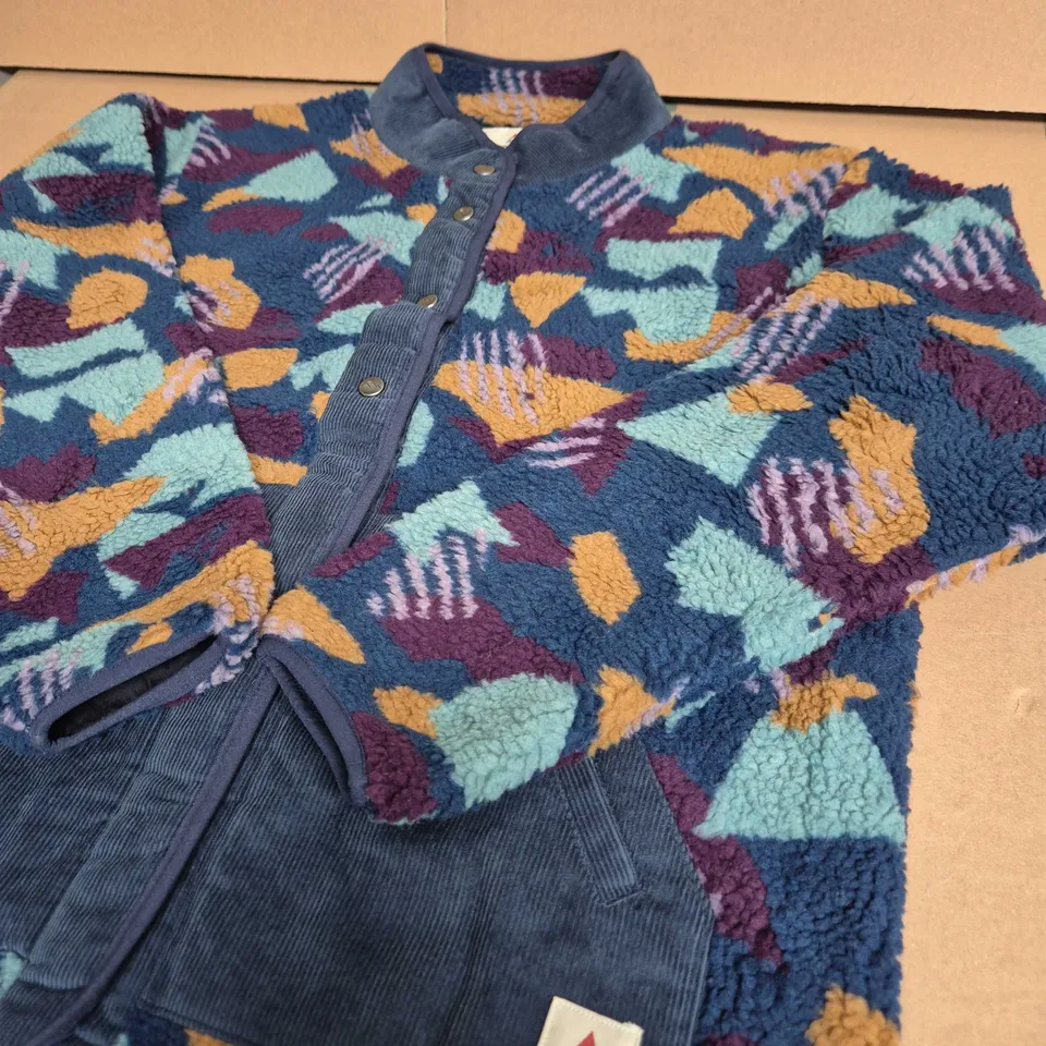 PASSENGER CLOVER 2.0 RECYCLED SHERPA FLEECE JACKET – DEEP BLUE CAMO PATTERN - SIZE L