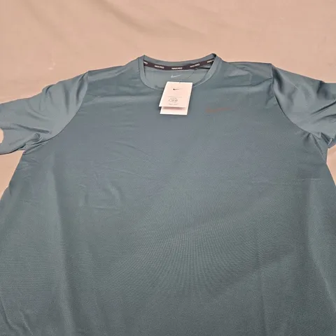 NIKE PRO LOGO CASUAL T-SHIRT SIZE M