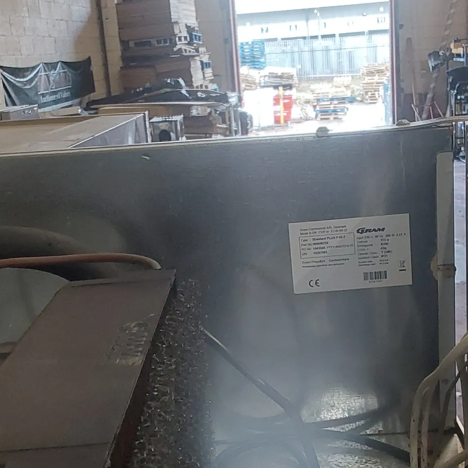 GRAM COMMERCIAL UPRIGHT FREEZER