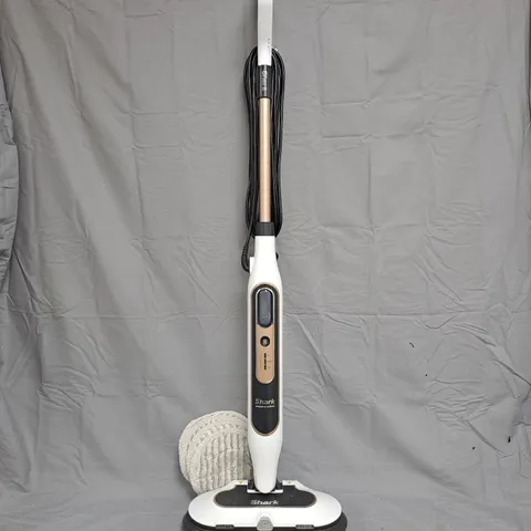 SHARK STEAM & SCRUB MOP S8201UK – WHITE WITH COPPER ACCENTS