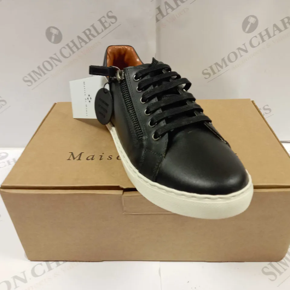 BOXED PAIR OF MAISON DE NIMES LEATHER ZIP SIDE TRAINERS IN BLACK - SIZE 5
