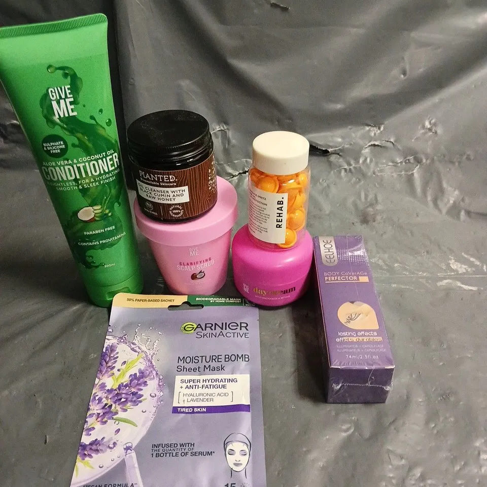 APPROXIMATELY 20 HEALTH AND BEAUTY PRODUCTS TO INCLUDE GARNIER MOISTURE BOMB MASK, GIVE ME DAY CREAM AND REHAB HAIR OIL CAPSULES