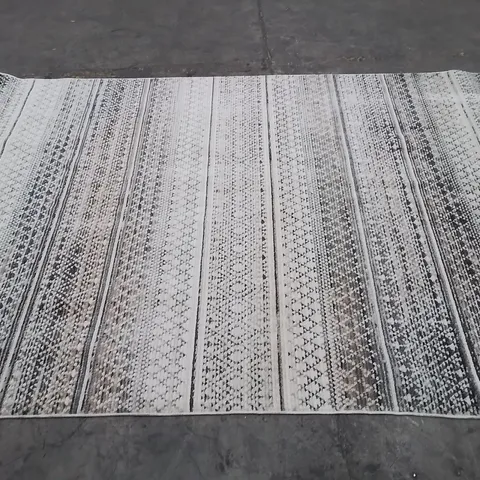 QUALITY DESIGNER AREA RUG - APPROXIMATELY 295CM X 190CM - NATURAL 