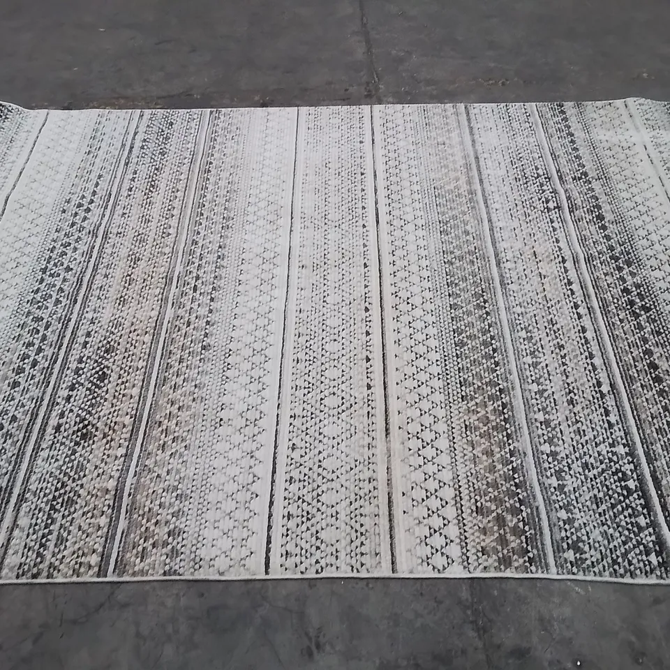 QUALITY DESIGNER AREA RUG - APPROXIMATELY 295CM X 190CM - NATURAL 
