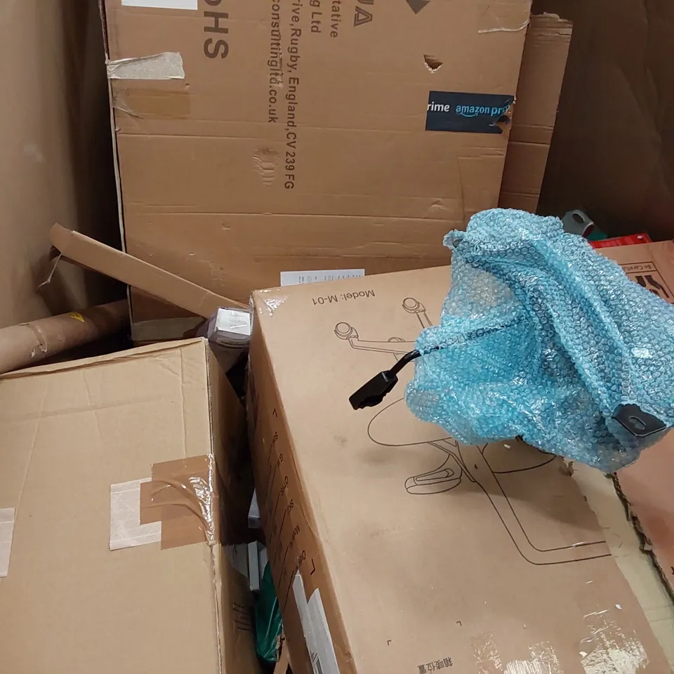 PALLET OF ASSORTED ITEMS INCLUDING: TABLE, SHOE RACK, PLAY MAT, CHESS SET