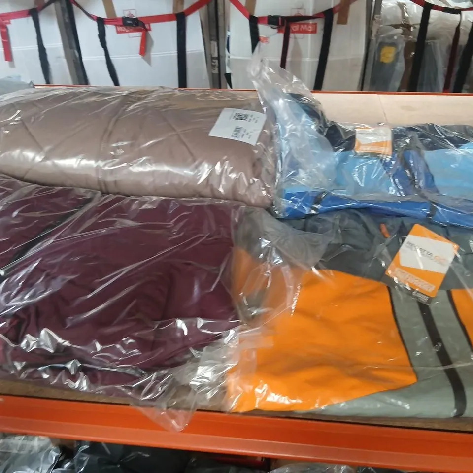APPROXIMATELY 19 ITEMS OF ASSORTED BRAND NEW REGATTA CLOTHING AND ACCESSORIES