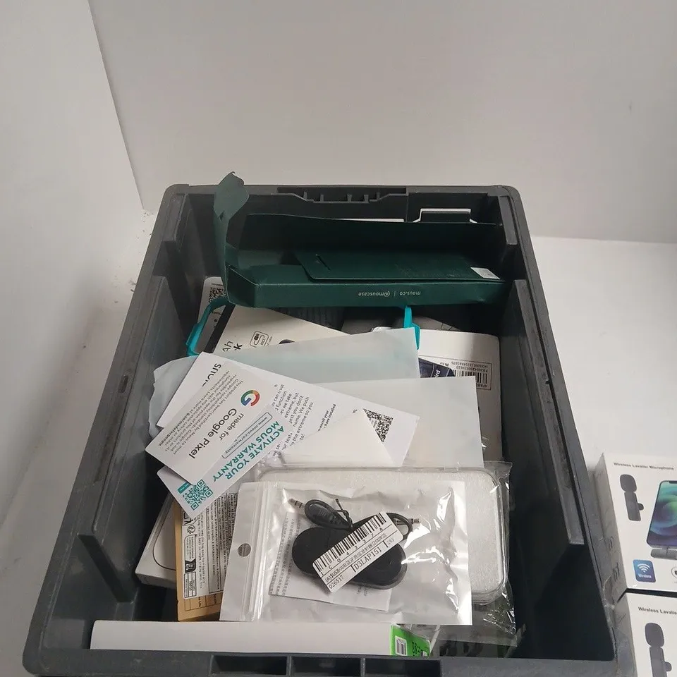 TOTE OF APPROXIMATELY 25 ASSORTED TECH ITEMS TO INCLUDE: 8X WIRELESS LAVALIER MICROPHONES 
