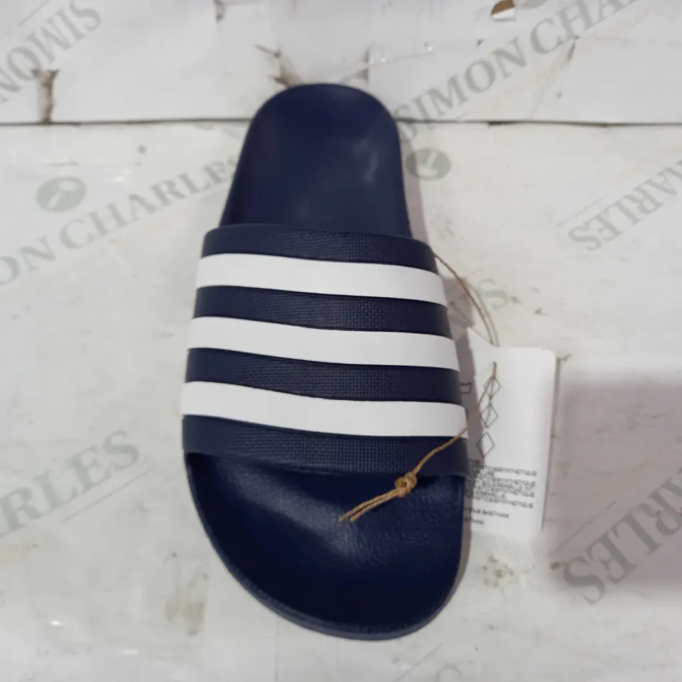 BOXED PAIR OF ADIDAS ADILETTE AQUA SLIDERS IN NAVY/WHITE UK SIZE 9