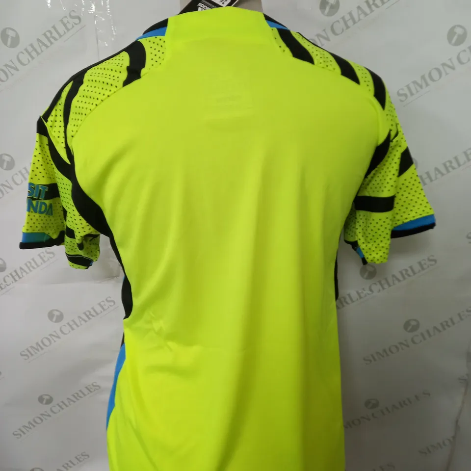 ARSENAL FC AWAY SHIRT WITH SHORTS SIZE 26