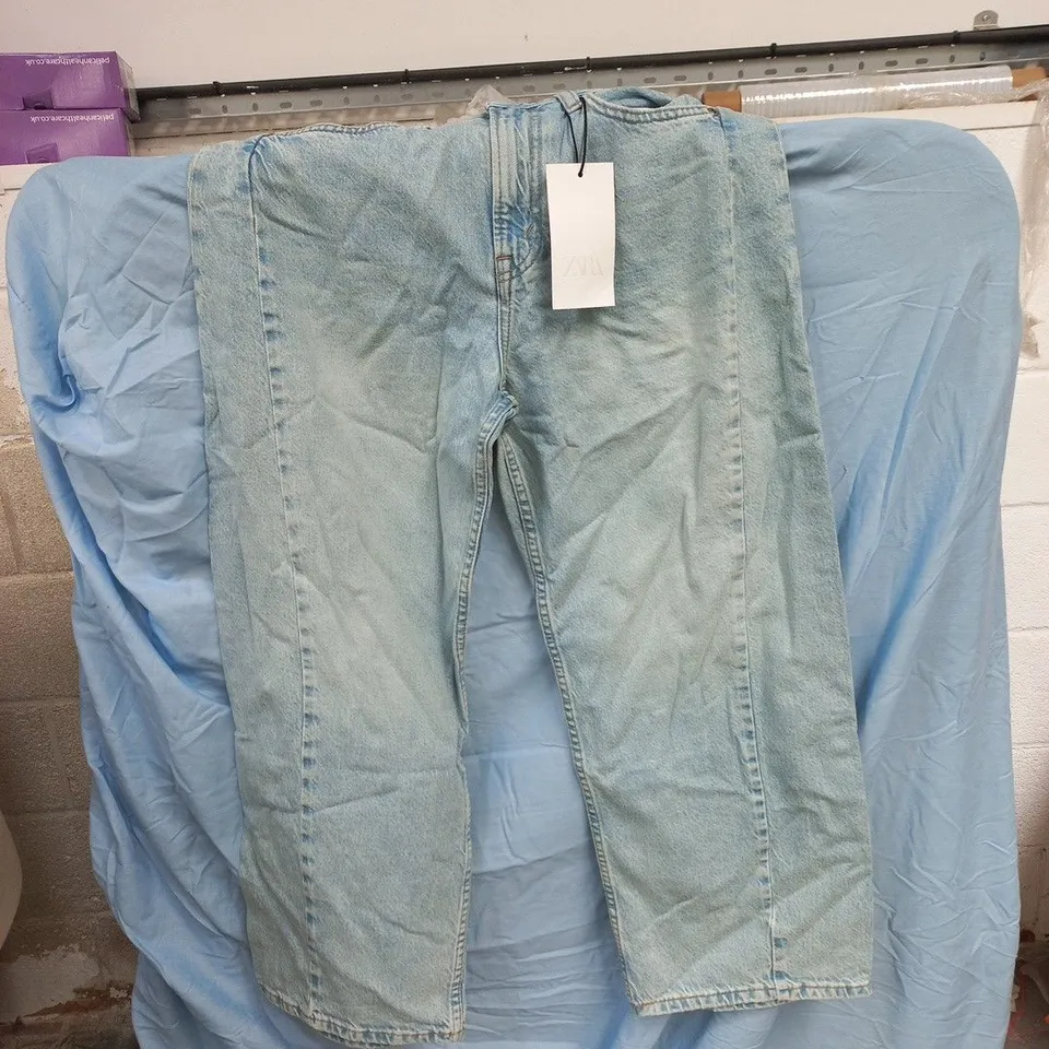 ZARA LIGHT WASH DENIM JEANS, UK 10 (EU 38) – WOMEN'S JEANS