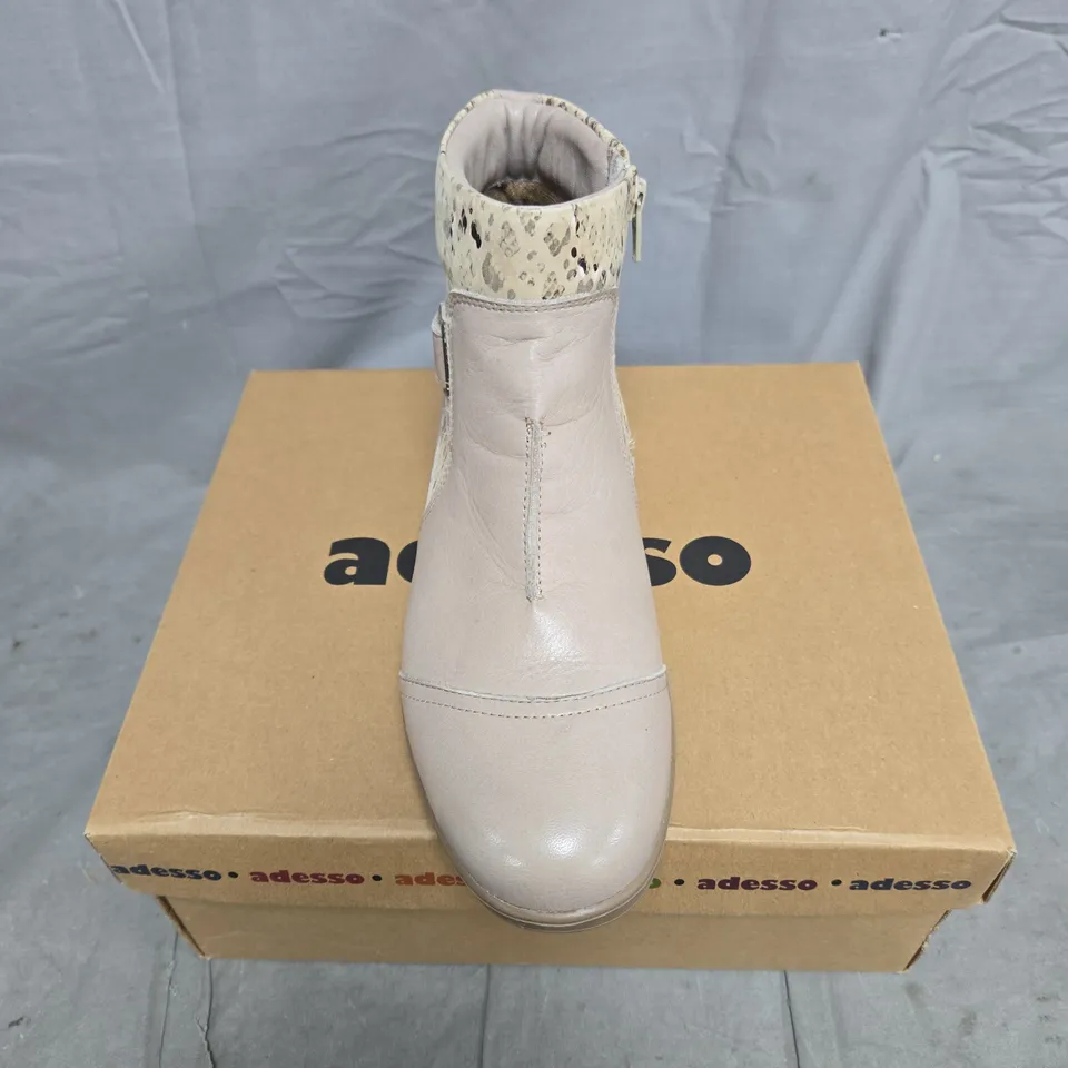 ADESSO WOMEN'S BEIGE LEATHER ANKLE BOOT – SPECKLED COLLAR, SIDE ZIP SIZE 39 BOXED