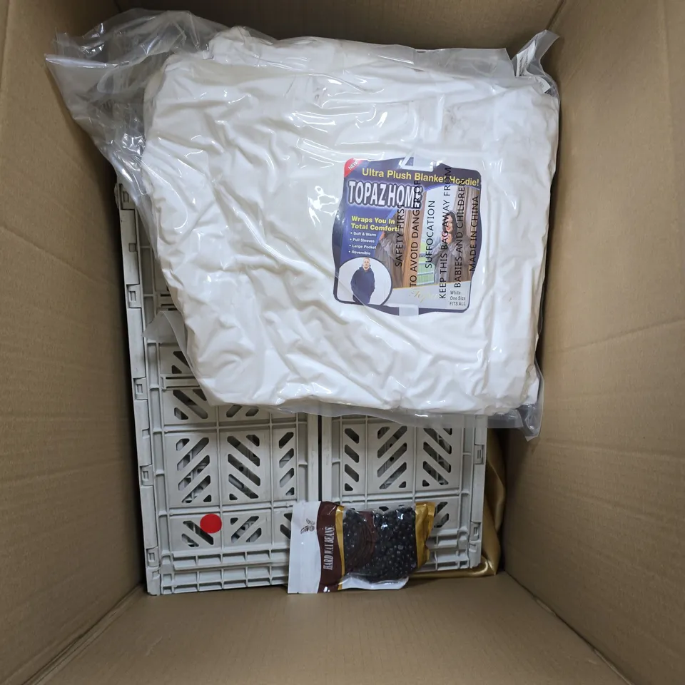 BOX OF APPROXIMATELY 10 HOUSEHOLD ITEMS TO INCLUDE SHEETS, DUVET COVER SET AND BLANKET HOODIES