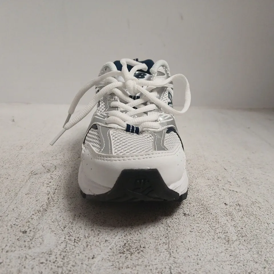 BOXED PAIR OF NEW BALANCE 530 TRAINERS IN WHITE/SILVER/NAVY SIZE UK 4.5