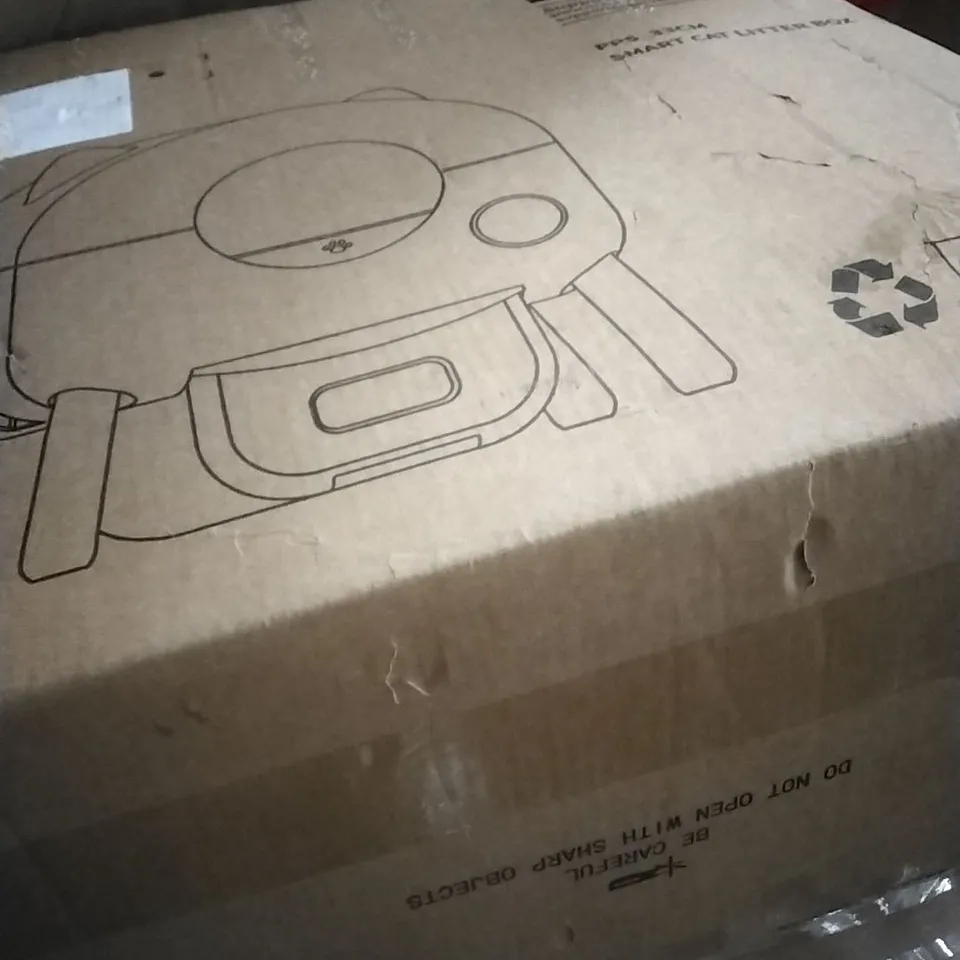 PALLET OF ASSORTED ITEMS INCLUDING - CAT LITTER BOX