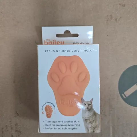 THE BAILEY BRUSH SILICONE CAT GROOMING BRUSH