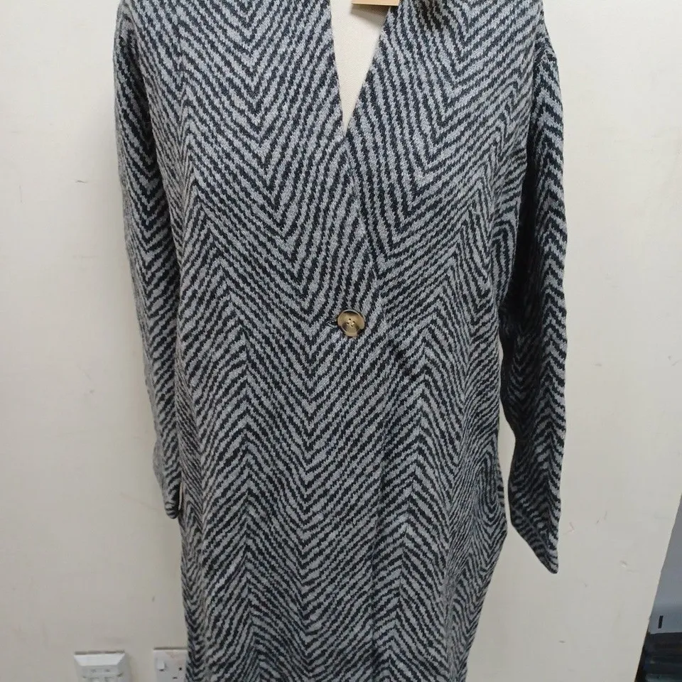 WOOL OVERS HERRINGBONE BUTTON CARDIGAN IN GREY/CHARCOAL - XL