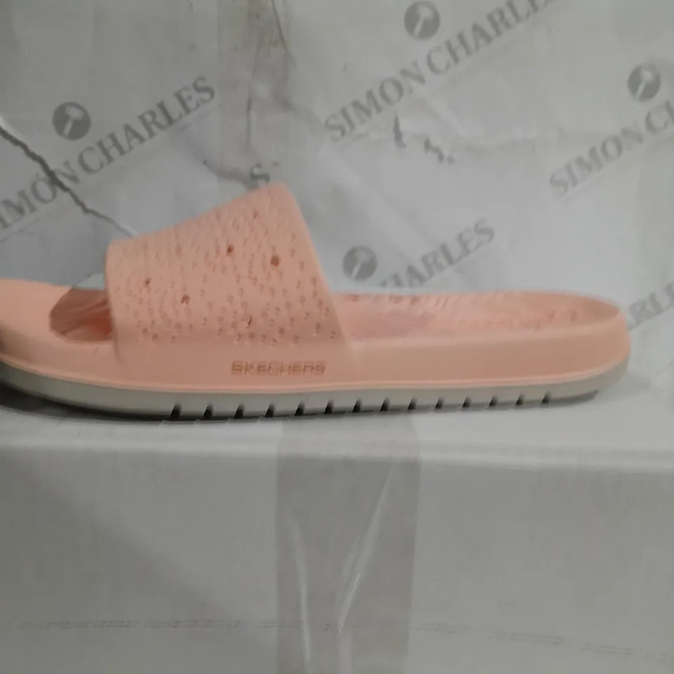 BOXED PAIR OF SKETCHERS FLEX LITE SIZE UNSPECIFIED TRAINERS LACED 