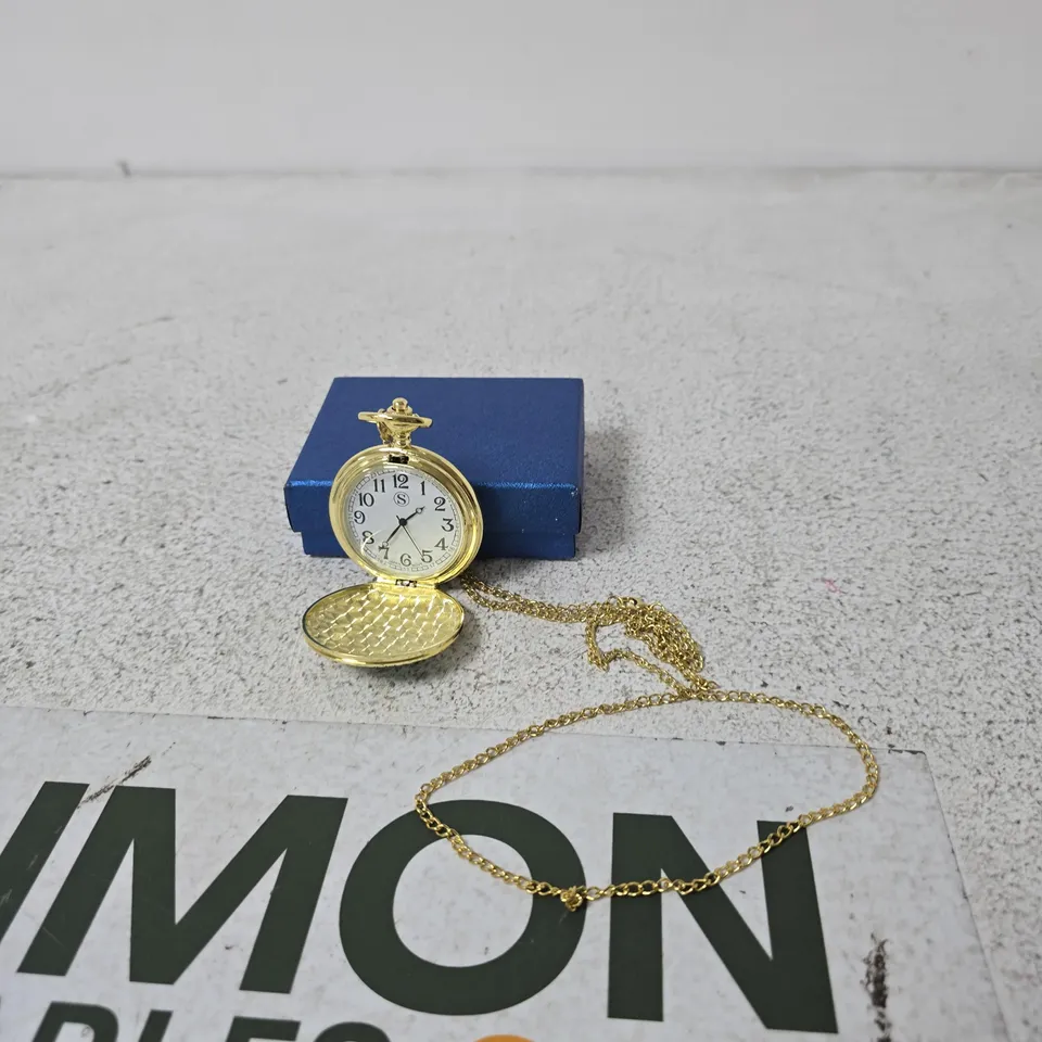 GOLD-TONE POCKET WATCH WITH CHAIN, GREEN ENAMEL BACK – HUNTER-STYLE CASE