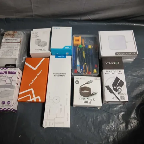 LARGE QUANTITY OF ASSORTED ELECTRICAL DEVICES ACCESSORIES TO INCLUDE; FASHION CASE, POWER BANK AND USB DATA CABLE