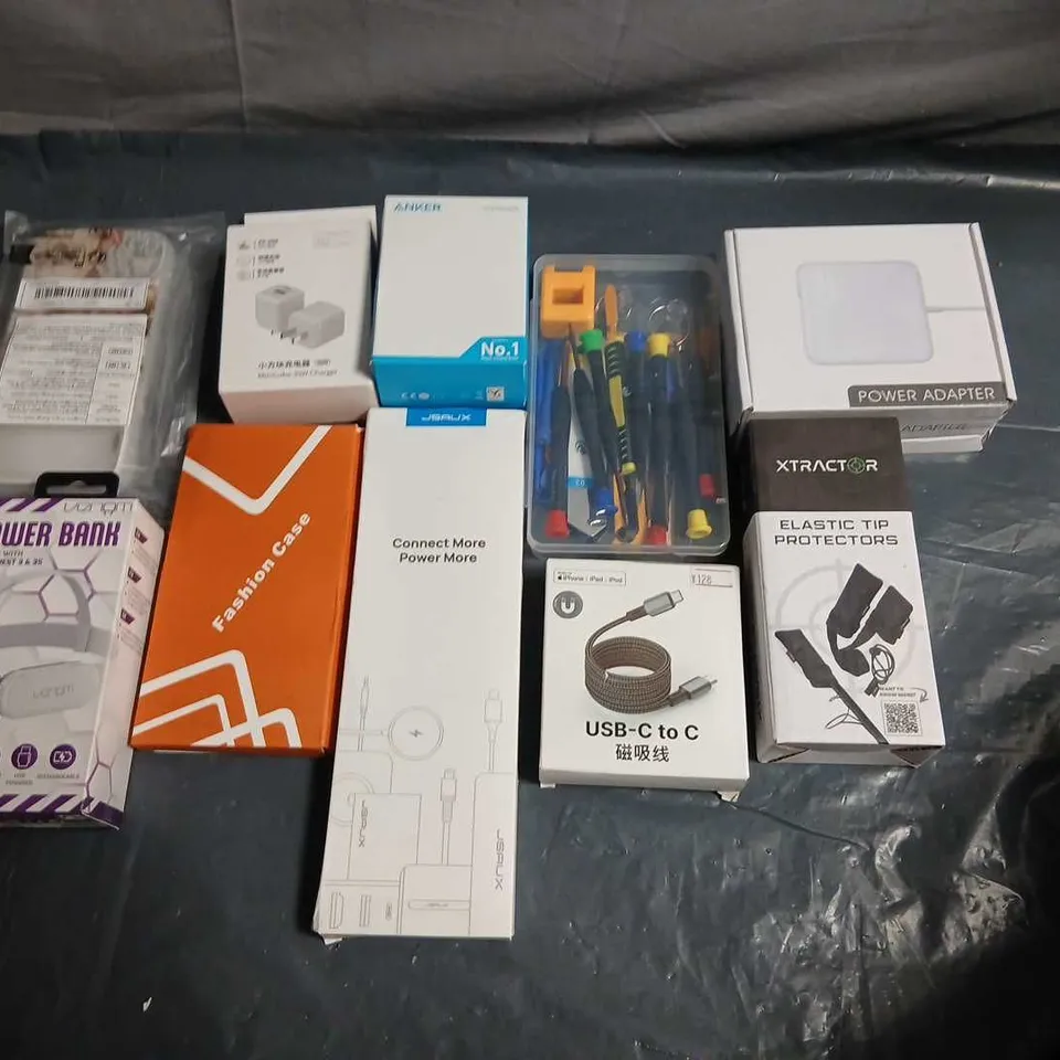 LARGE QUANTITY OF ASSORTED ELECTRICAL DEVICES ACCESSORIES TO INCLUDE; FASHION CASE, POWER BANK AND USB DATA CABLE