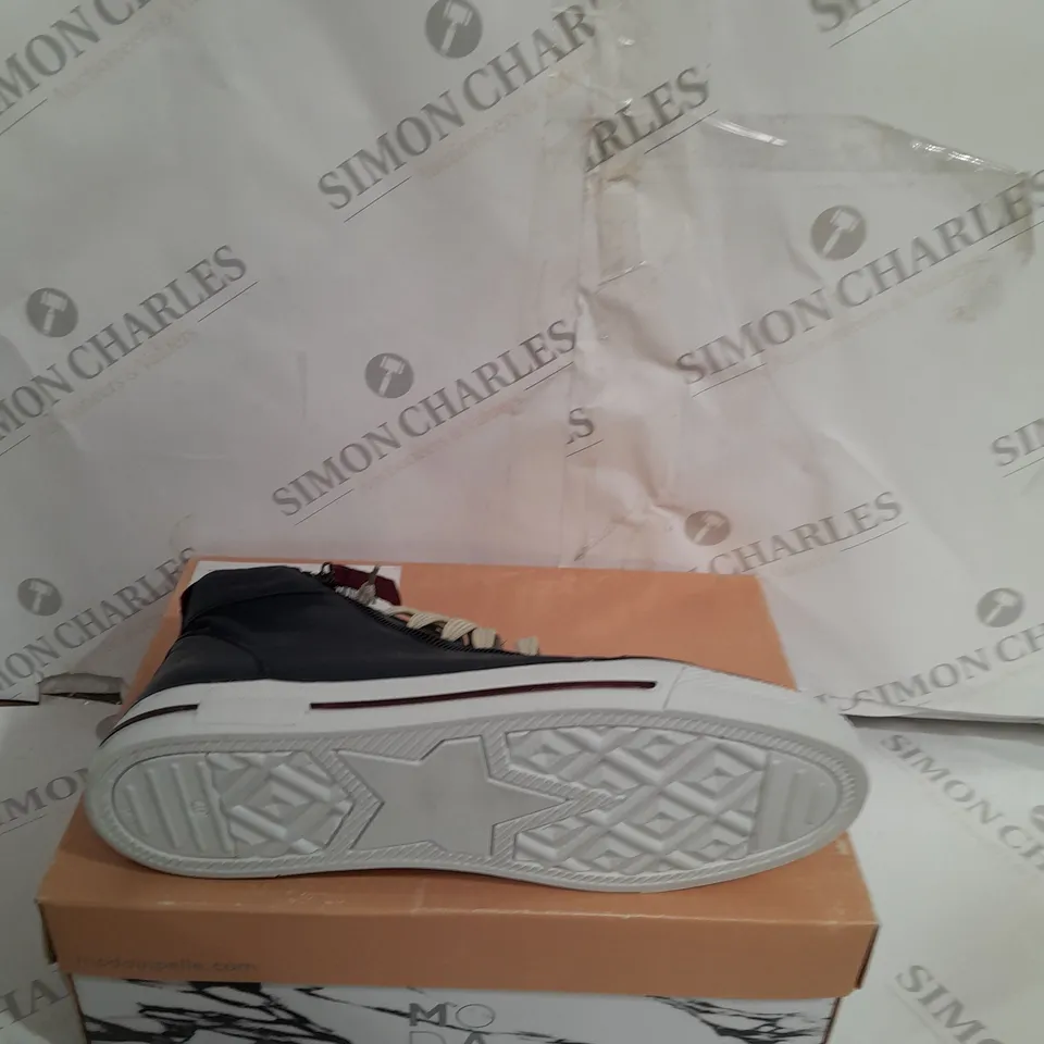 BOXED MODA FEROZI NAVY LEATHER TRAINERS SIZE 40