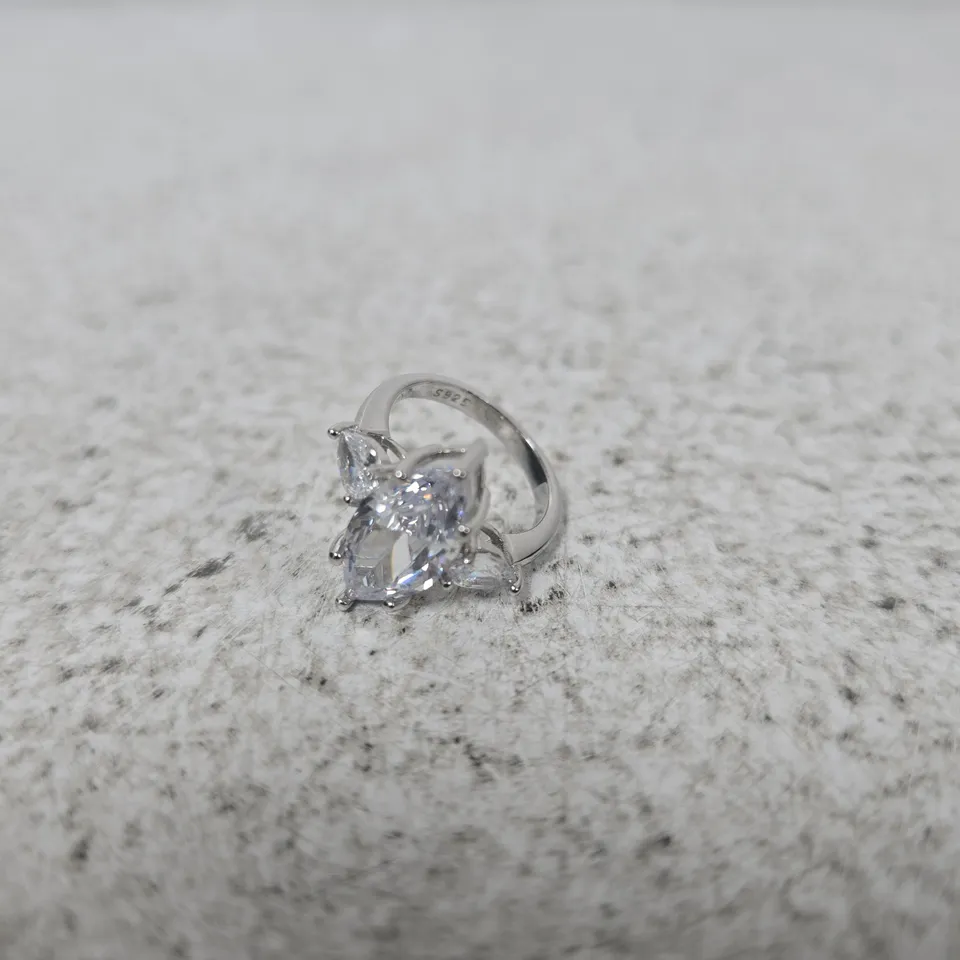 ALDER PARIS DIAMOND RING IN WHITE GOLD TONE – CENTRAL DIAMOND WITH SIDE STONES