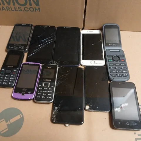 APPROXIMATELY 12 ASSORTED BROKEN / DAMAGED MOBILE PHONES 