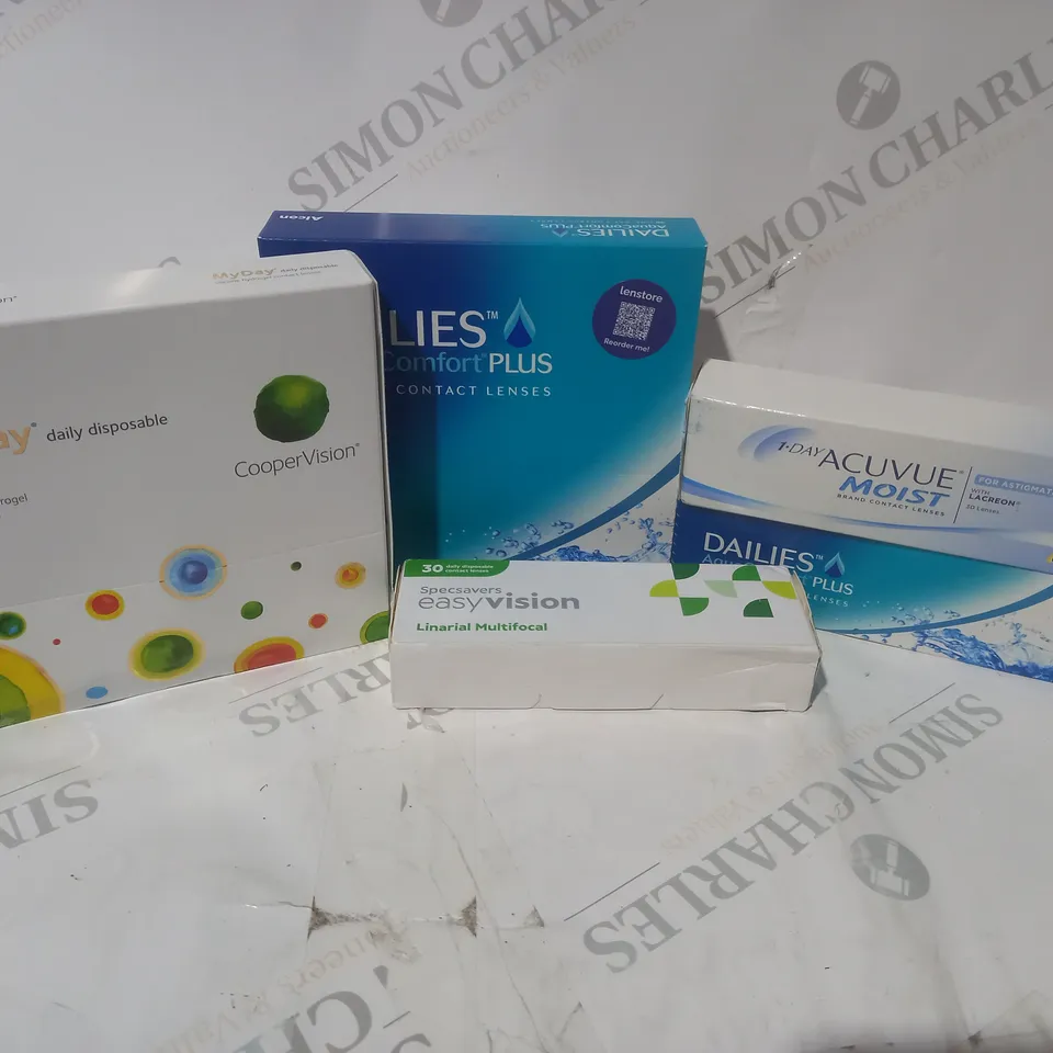 BOX OF APPROXIMATELY 30 ASSORTED EYE CARE ITEMS TO INCLUDE COOPER VISION, EASY VISION AND ACUVUE MOIST