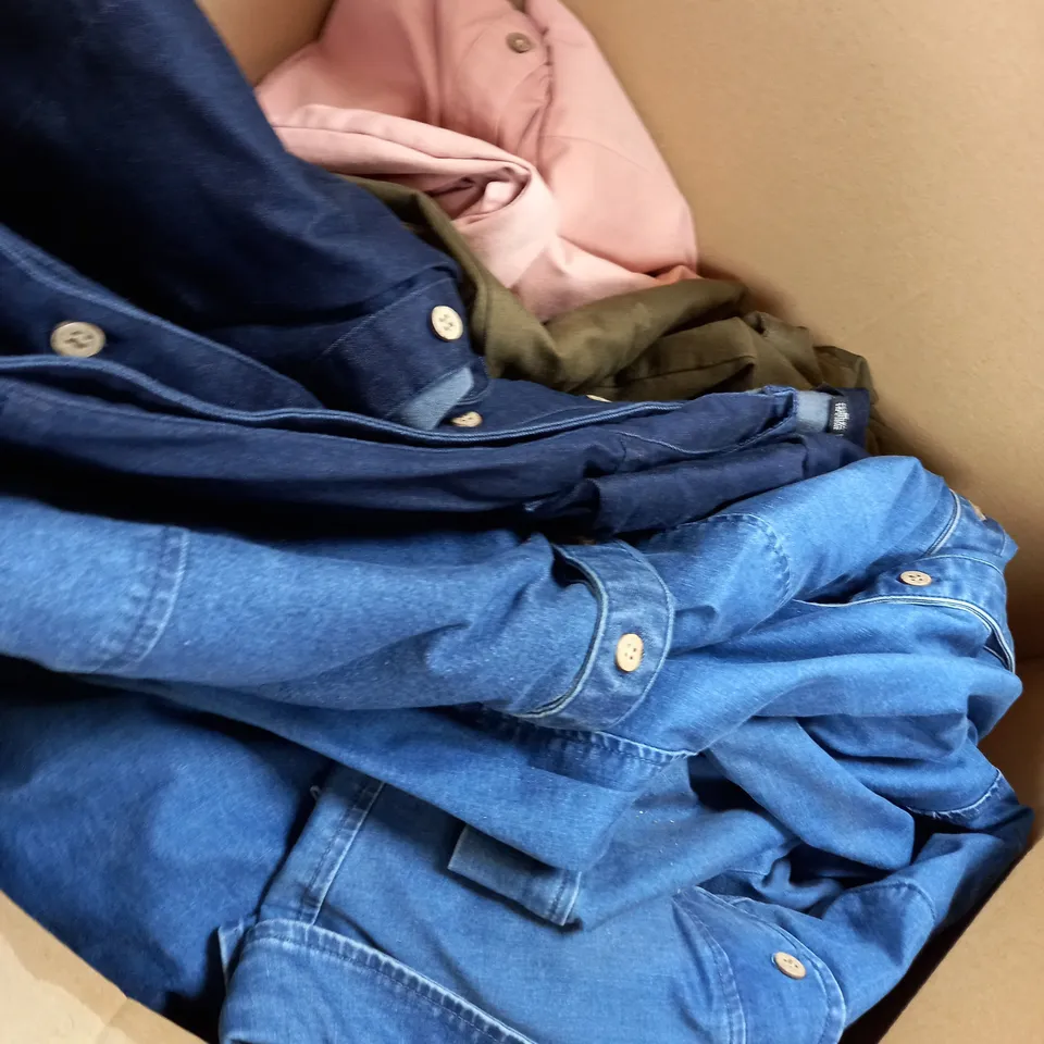 BOX OF APPROXIMATELY 20 DENIM TO INCLUDE BLACK, PINK, WHITE ETC