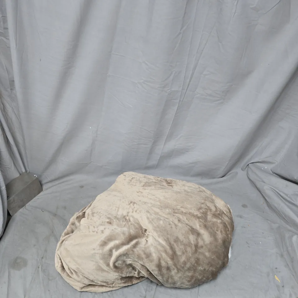 COZE HOME PRINT FAUX AND VELVET THROW