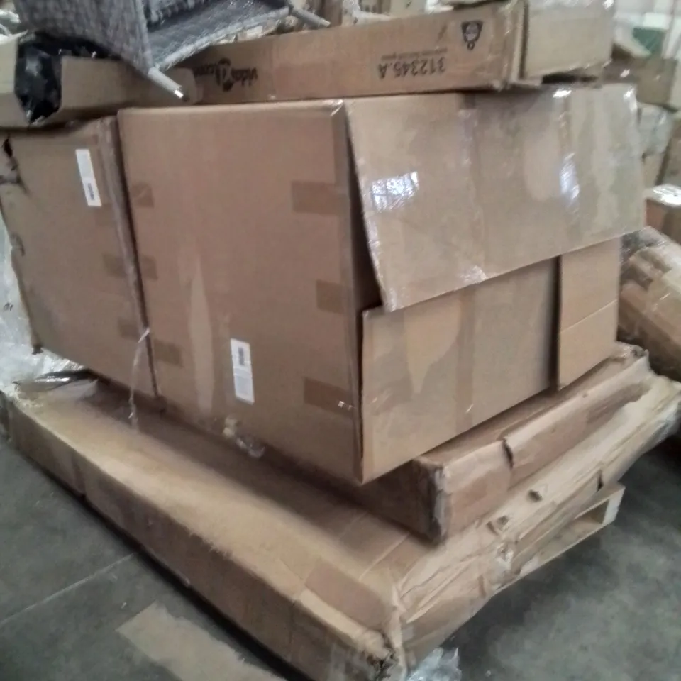 PALLET OF INCOMPLETE GARDEN FURNITURE SET INCLUDING X5 RATTAN CHAIRS