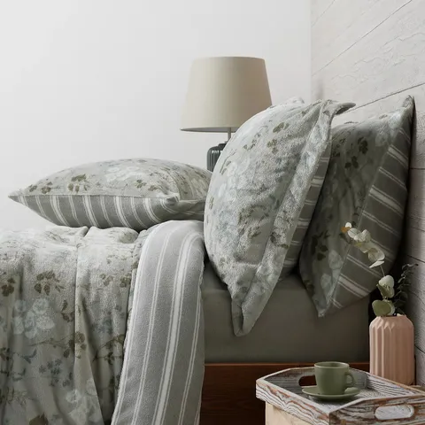 OUTLET COZEE HOME VELVETSOFT REVERSIBLE FLORAL STRIPE PRINT FLEECE