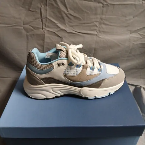 CLEENS AERO RUNNER TRAINERS IN POWDER BLUE - 7.5