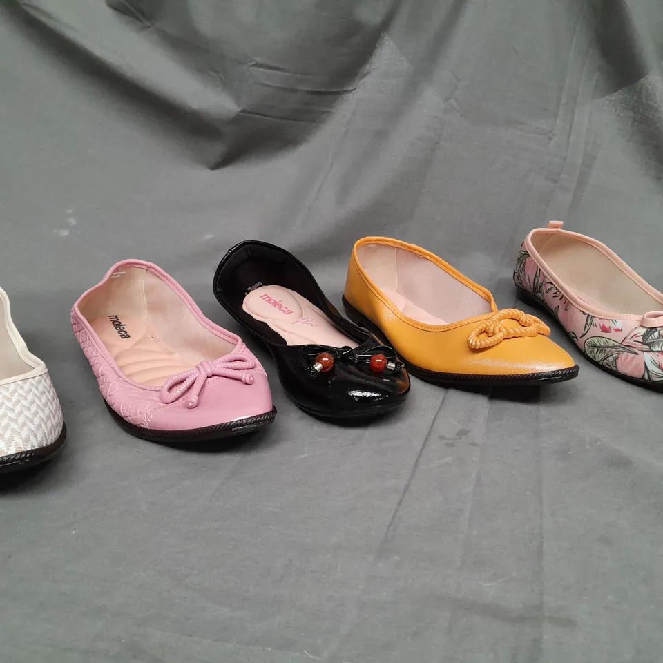 BOX OF APPROX 32 ASSORTED SLIP ON BALLET SHOES IN VARIOUS SIZES & COLOURS