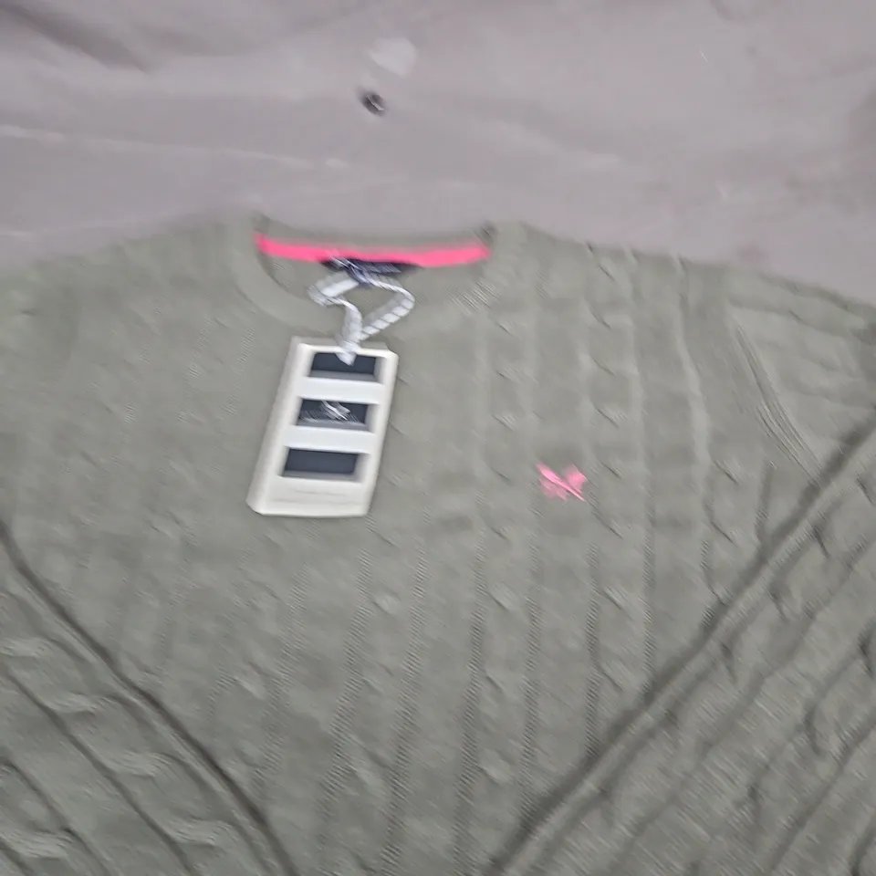 CREW CLOTHING COMPANY CABLE KNIT JUMPER - SIZE XL