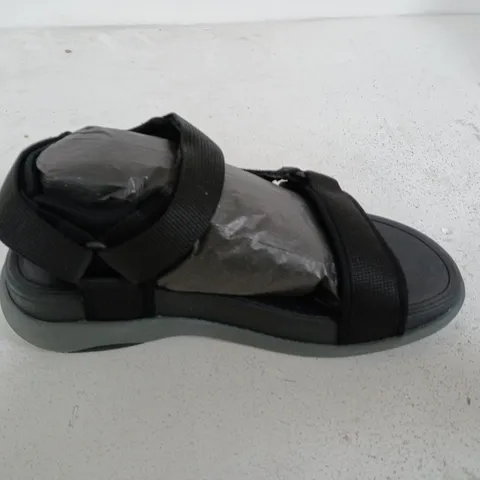 FLTFLOP WEBBING BACK STRAP SANDAL SIZE 8