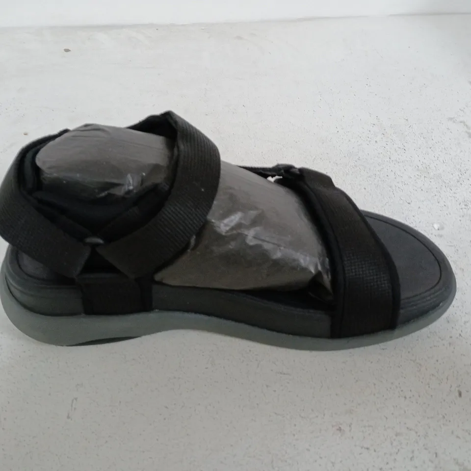 FLTFLOP WEBBING BACK STRAP SANDAL SIZE 8
