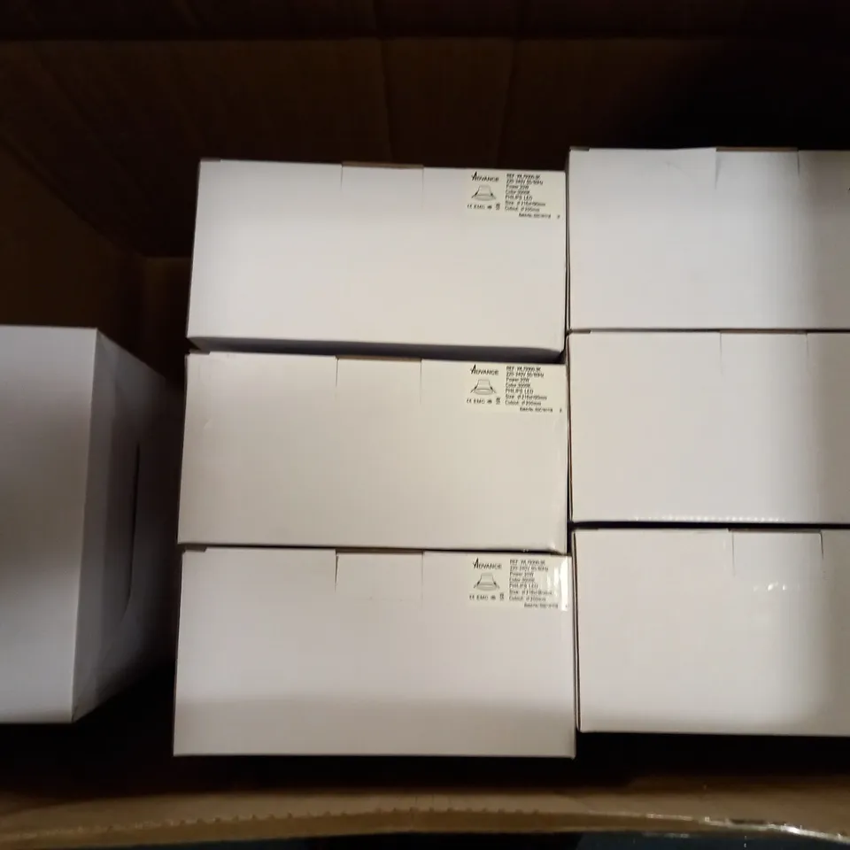 LOT OF APPROXIMATELY 14 LED ROUND 20W DOWNLIGHT 3K (WL79300-3K)