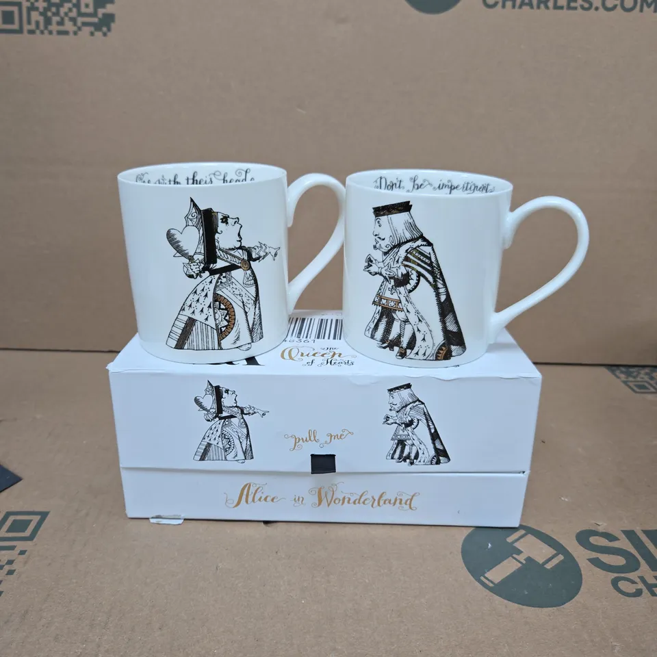 ALICE IN WONDERLAND SET OF 2 KING AND QUEEN CHINA MUGS