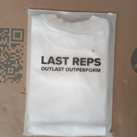 BAGGED LAST REPS OUTLAST OUTPERFORM T-SHIRT IN WHITE SIZE LARGE