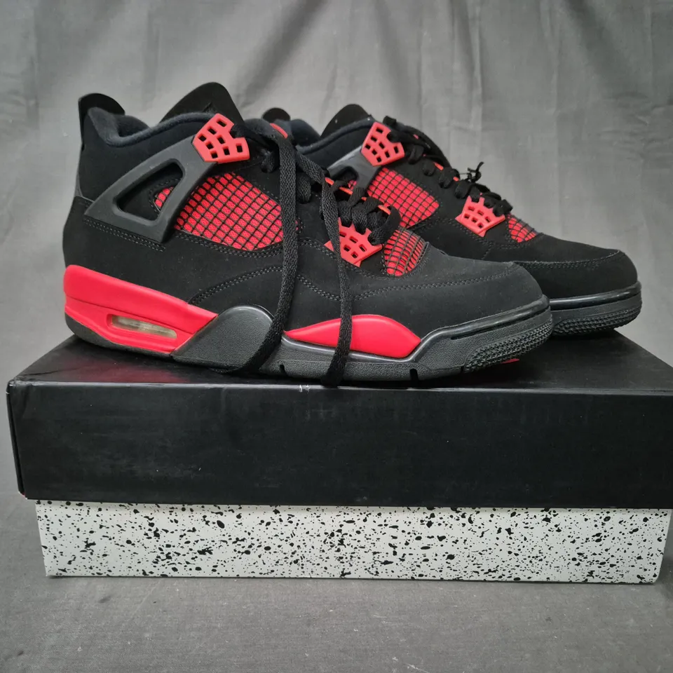 BOXED PAIR OF NIKE AIR JORDAN 4 RETRO SHOES IN BLACK/RED UK SIZE 9.5