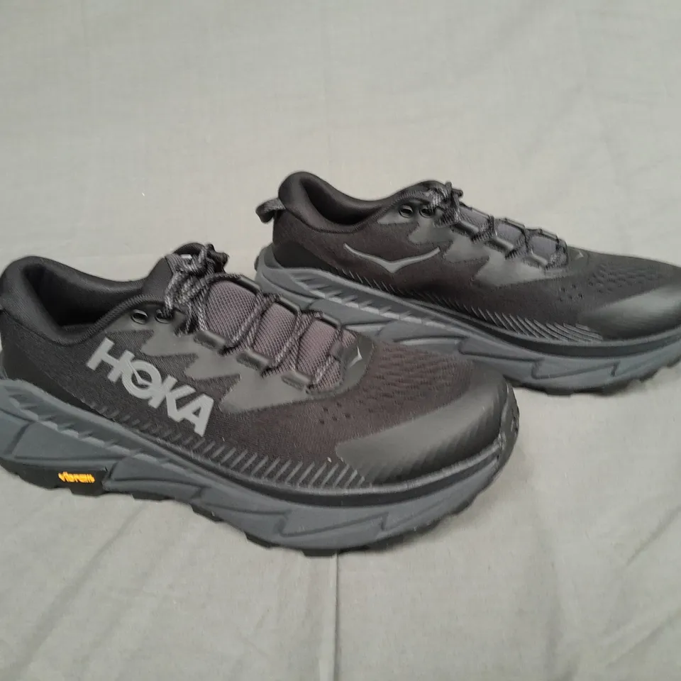 BOXED PAIR OF HOKA SKYLINE FLOAT X BLACK UK 8 