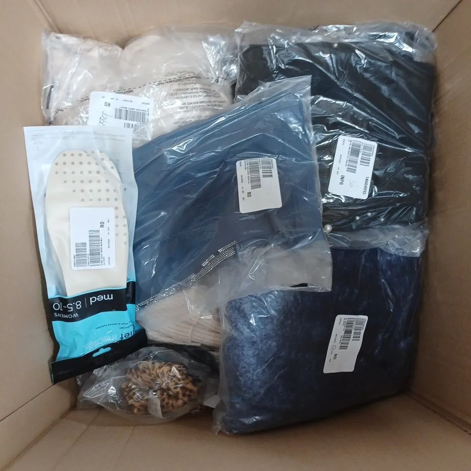 APPROXIMATELY 20 ASSORTED CLOTHING IN VARIES SIZES AND COLOURS 