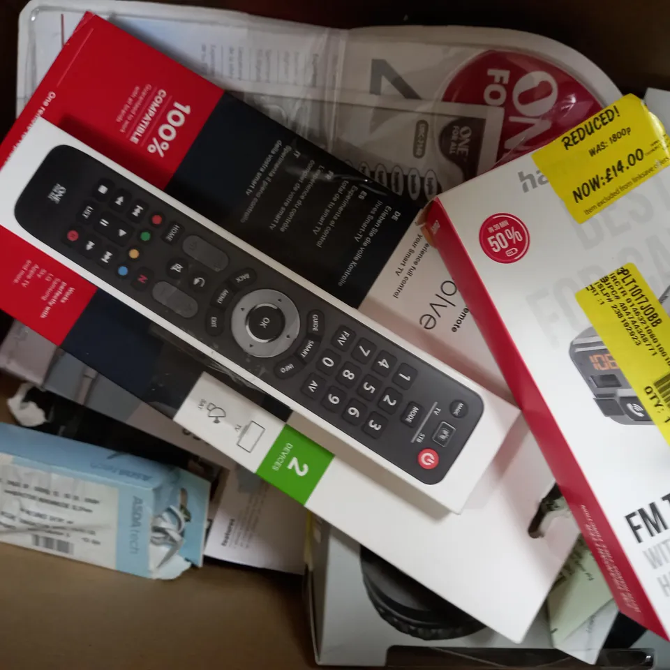 APPROXIMATELY 20 ASSORTED ITEMS TO INCLUDE GAMING HEADSET, PORTABLE RADIO, POWER BANK ETC. 