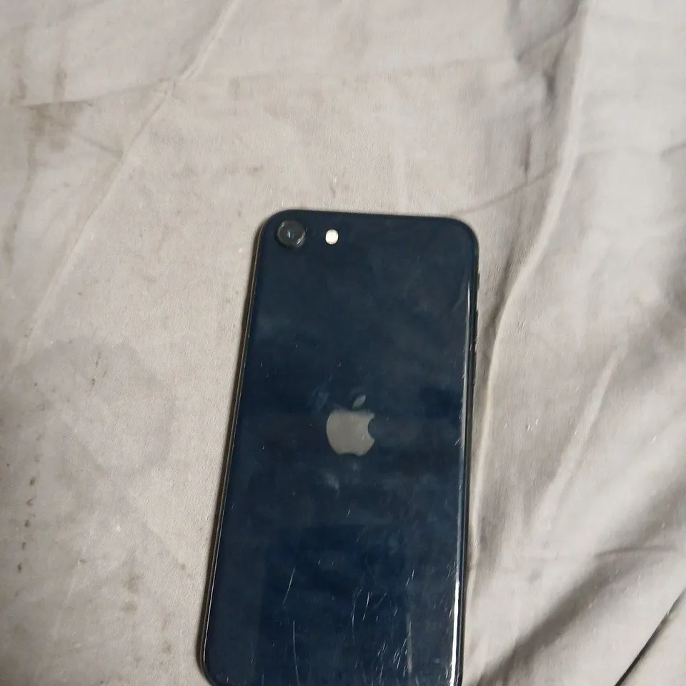 APPLE IPHONE – BLACK SMARTPHONE 