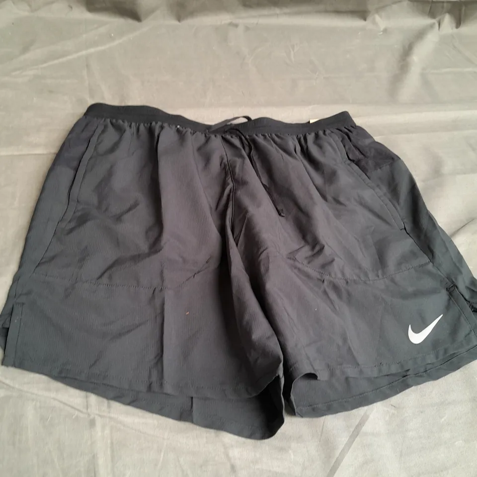 NIKE BLACK RUNNING SHORTS SIZE M