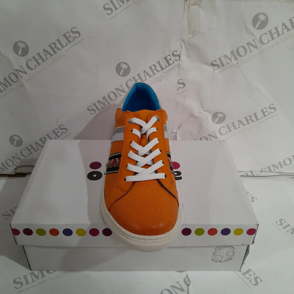 BOXED ADESSO SASHA ORANGE TRAINERS SIZE 7