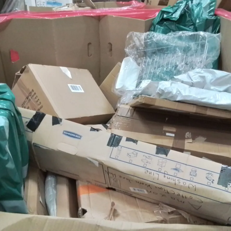 PALLET OF ASSORTED ITEMS TO INCLUDE: NEWYOO PUSH TRICYCLE, WHEELCHAIR TRAY TABLE, TOILET SEAT, BLINDS, FRYING PAN ECT